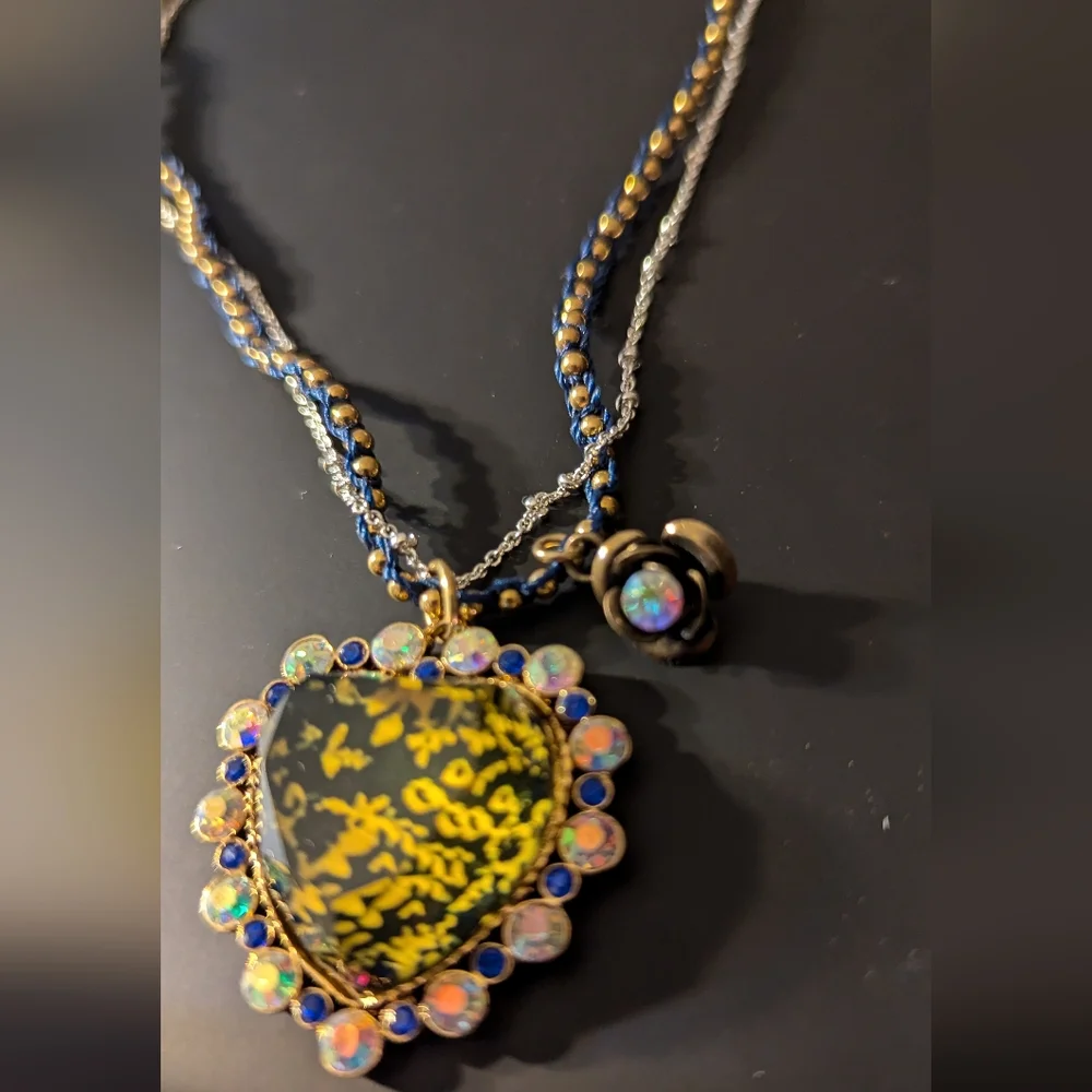 NWT Betsey Johnson necklace - Picture 3 of 4